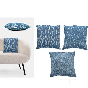 Artelibre - 06512674 ΜΑΞΙΛΑΡΙ ARTELIBRE JACQUARD ΜΠΛΕ/ΛΕΥΚΟ 100% ΠΟΛΥΕΣΤΕΡΑΣ 45X45CM ΣΕ 3 ΣΧΕΔΙΑ