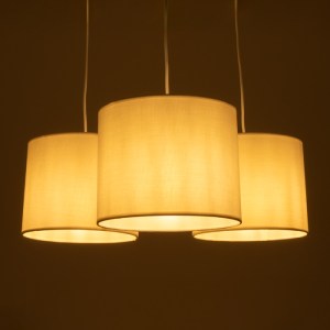 glo-01526-01526_3 GLOBOSTAR® RAMSON 01526 ΜΟΝΤΕΡΝΟ ΚΡΕΜΑΣΤΟ ΦΩΤΙΣΤΙΚΟ ΚΑΠΕΛΟ ΤΡΙΦΩΤΟ 3 X E27 IP20 ΛΕΥΚΟ ΥΦΑΣ