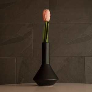 glo-21280-21280_7 GLOBOSTAR® ARTIFICIAL GARDEN CANNOLI 21280 ΔΙΑΚΟΣΜΗΤΙΚΟ ΚΕΡΑΜΙΚΟ ΒΑΖO ΜΑΥΡΟ Π13 X Μ13 X Υ20CM